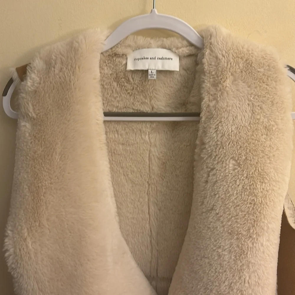 Cupcakes and Cashmere Vest NEVER WORN REAL CASHMERE - Picture 4 of 4